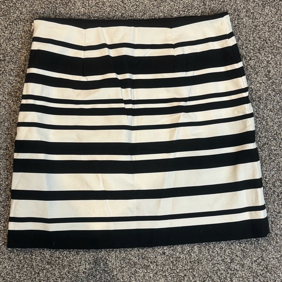 White House Black Market Black and White Striped Mini Skirt - Picture 6 of 6